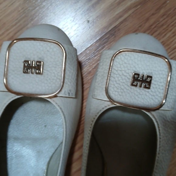 Givenchy Leather Off White Loafers - Picture 3 of 3